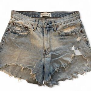 Abercrombie and fitch women’s size 25/0 mid rise boyfriend denim shorts